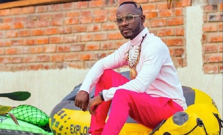 Okyeame Kwame advises young rappers to rap in English